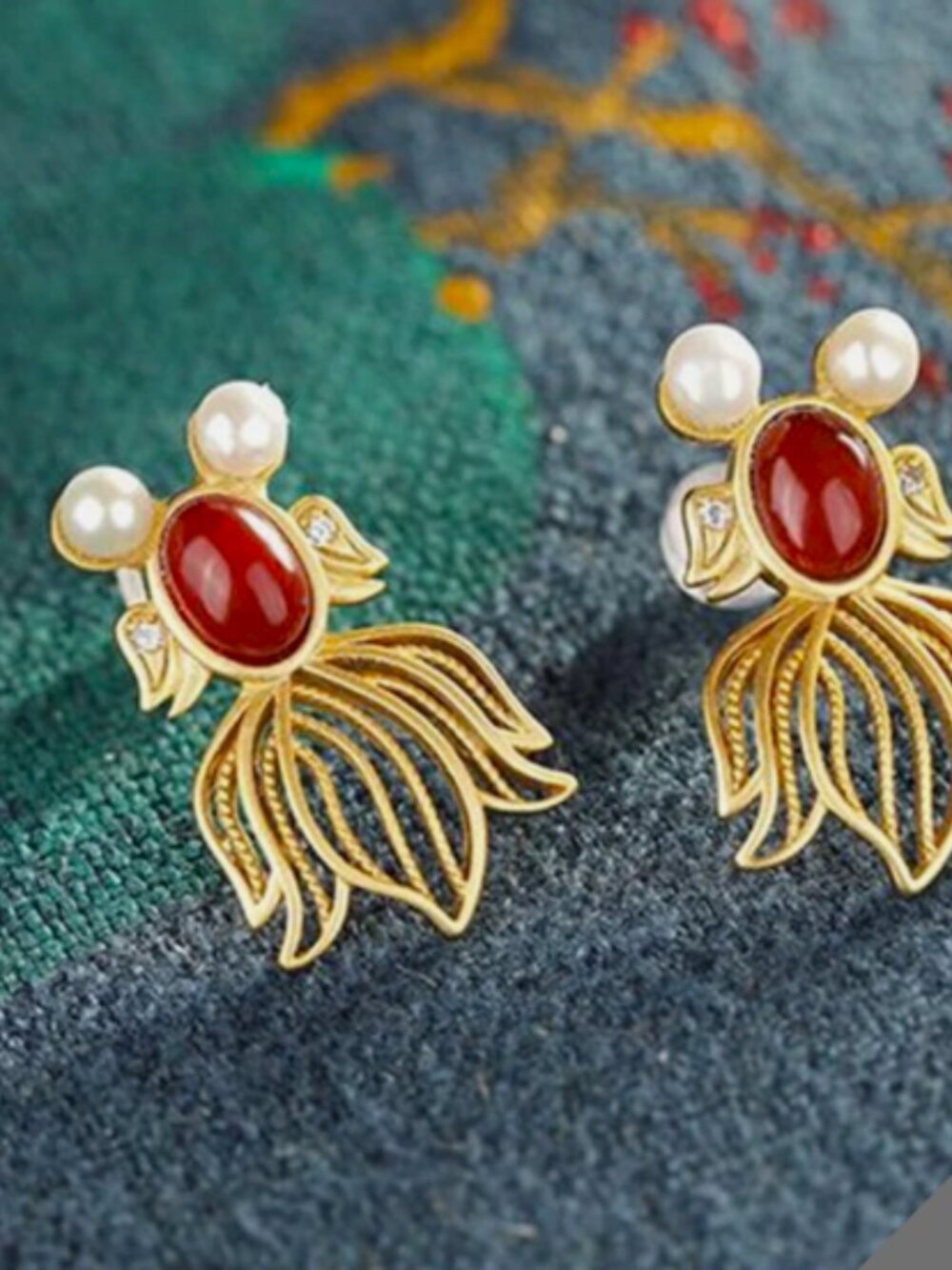 NWT Nan Hong Goldfish Earrings